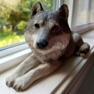 Gray Wolf Sculpture